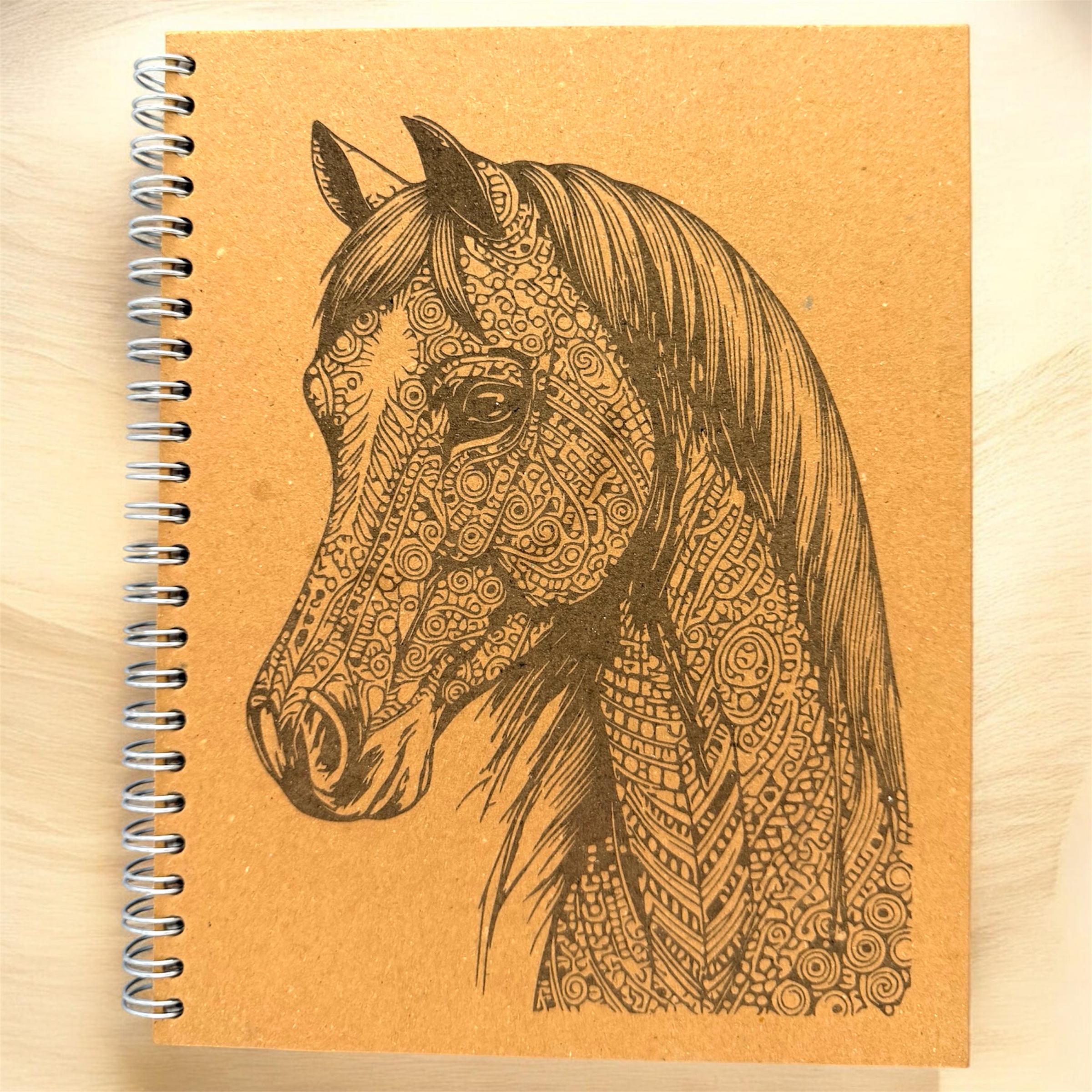 Cliquer pour agrandir Carnet en carton A5 cheval Mandela